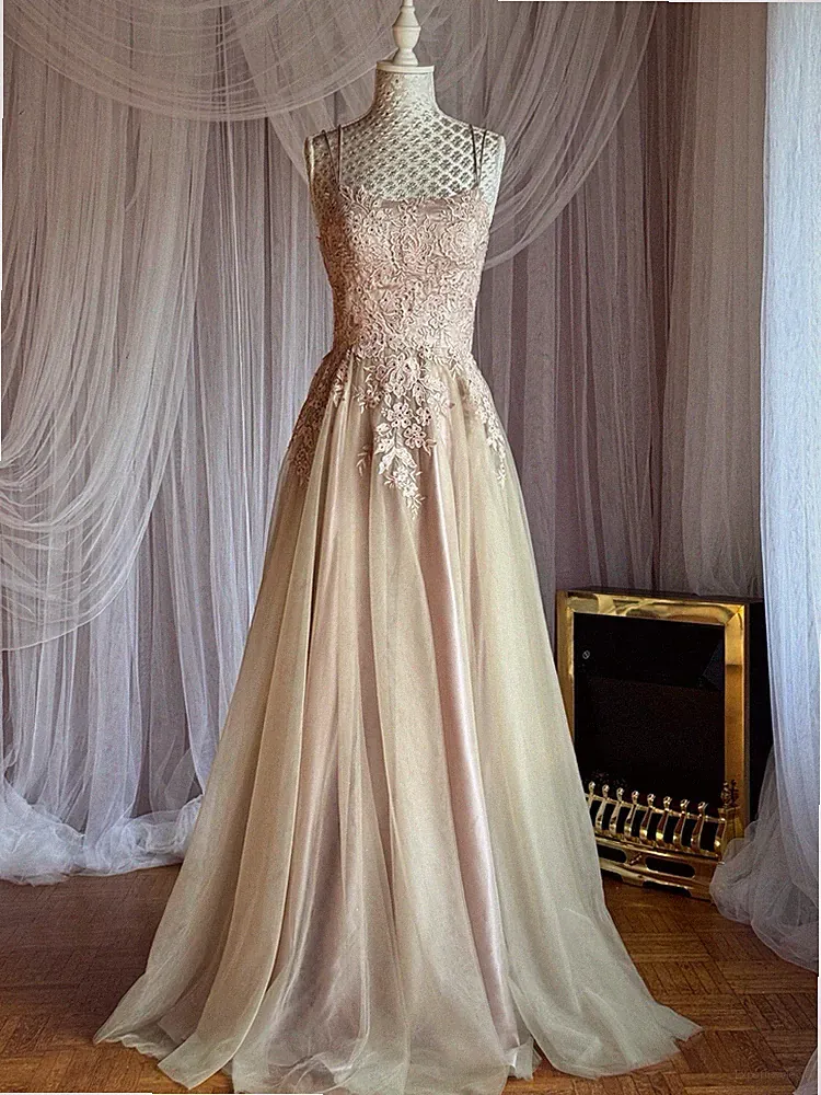 A-Linien Tüllkleid / Abendkleid mit Stickereien & Pailletten Neu