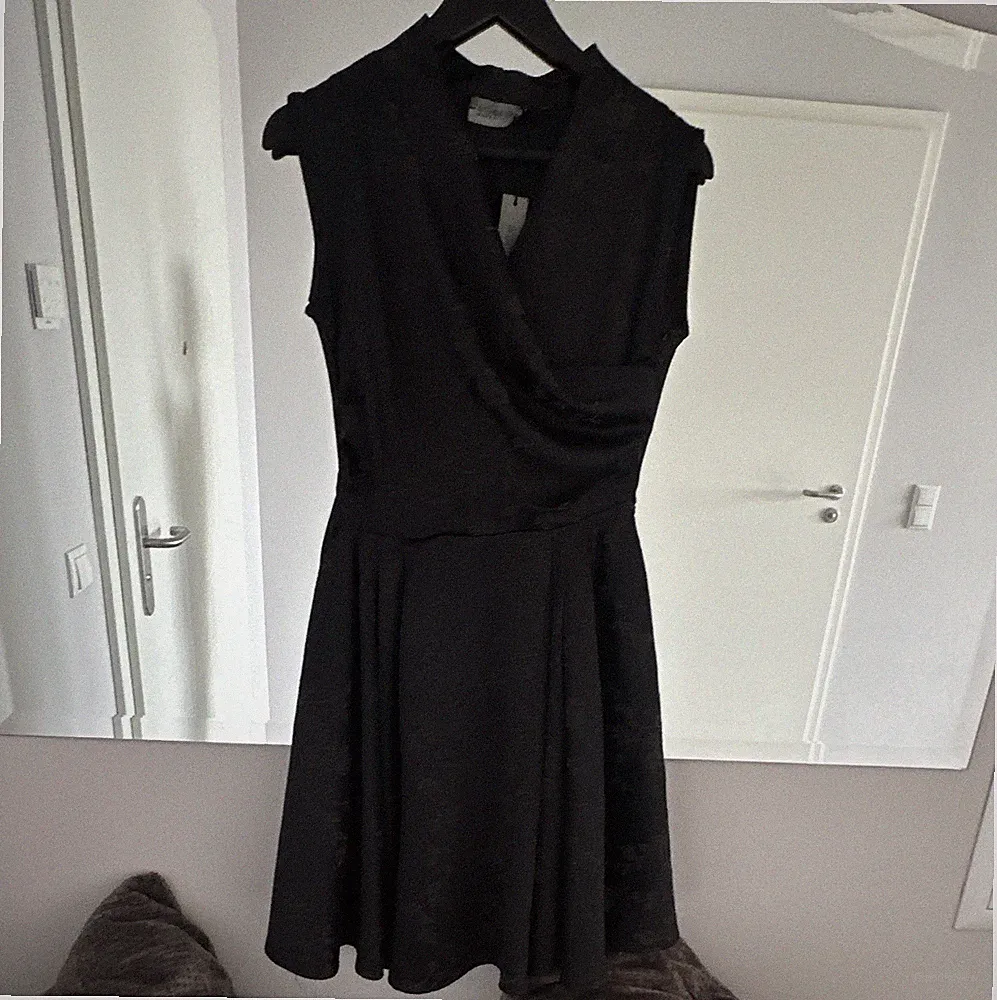 Abbigliamento Damen A-Linie Kleid blau IT 42 V-Ausschnitt Stickerei Blumen