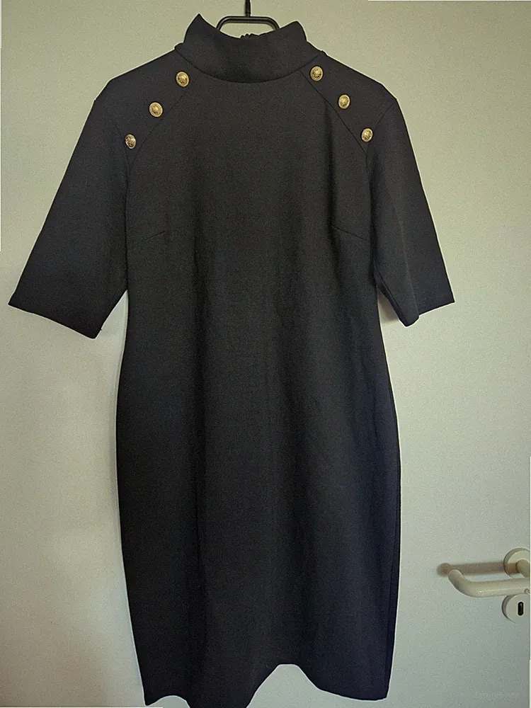 adl Etui Kleid Schwarz Gr. XL goldene Knöpfe an den Schultern