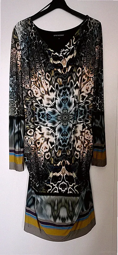 Ana Alcazar Kleid, Fließendes Material, Außergewöhnliches Design