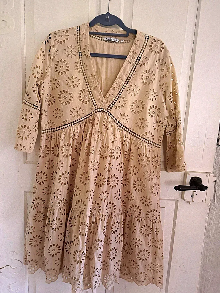ANGOOR Damen A-Linien Kleid Gr. 42 beige Spitze Stickerei V-Ausschnitt 3/4 Ärmel