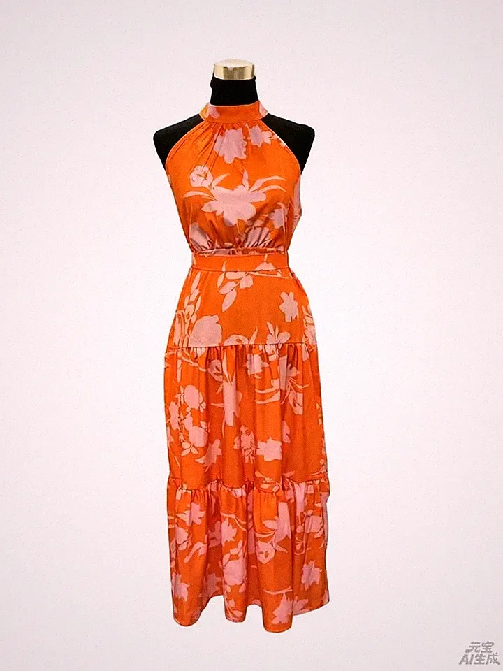 AnzeigeEin ärmelloses, böhmisches Sommerkleid Neckholder Blumenmuster