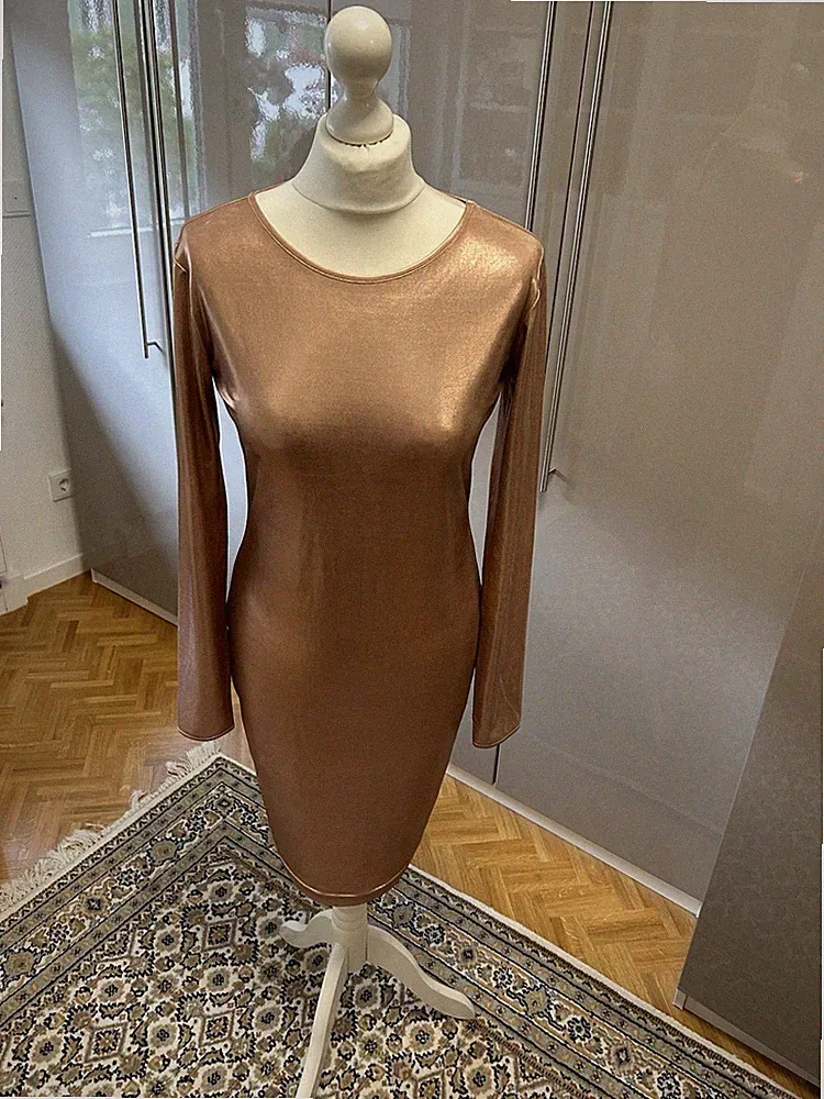 Eng anliegend Etui kleid