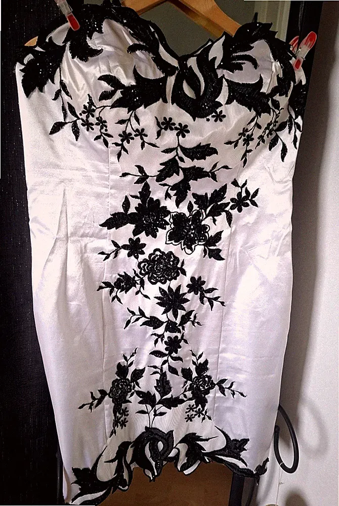 ASHLEY BROOKE Party Abend Kleid Etui Corsage Gr. 44 bügelfrei Figur weiß schwarz