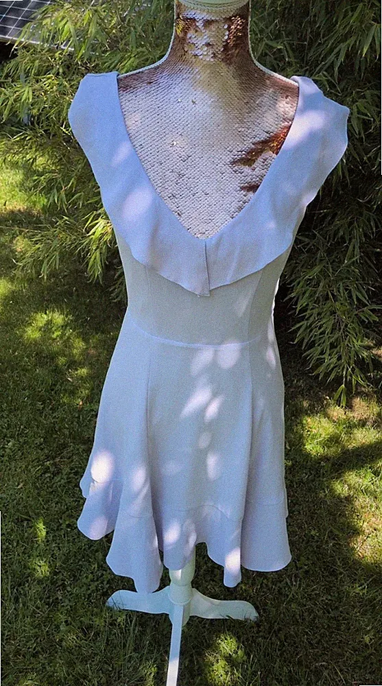 ASOS Kleid flieder Gr. 36 / Hochzeitsgast Rüschen V-Ausschnitt / Sommerkleid