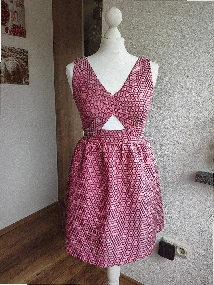 Asos Petite Kleid 38 UK10 S 36 Punkte Rosa Beere A Linie Cut Out Schimmer