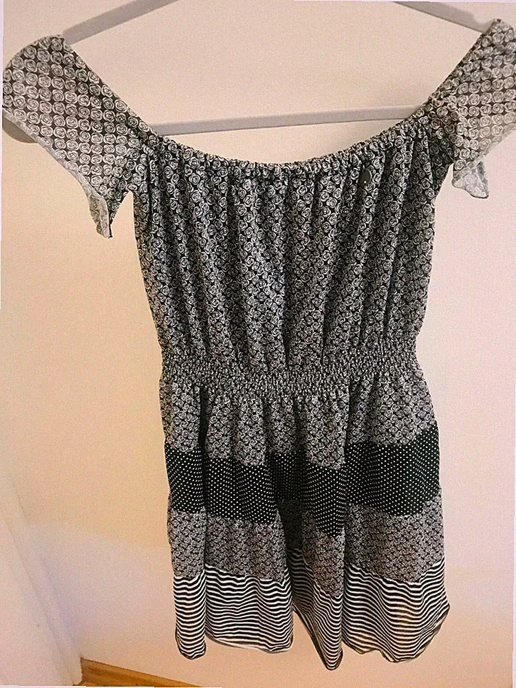 Authentische Guess Off Shoulder Paisley Stripes Boho Blumenkleid XS Netaporter