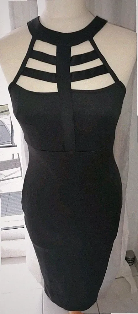 AX Paris Etuikleid Cocktailkleid Schwarz Kleid Neckholder Cut Out Gr. 36