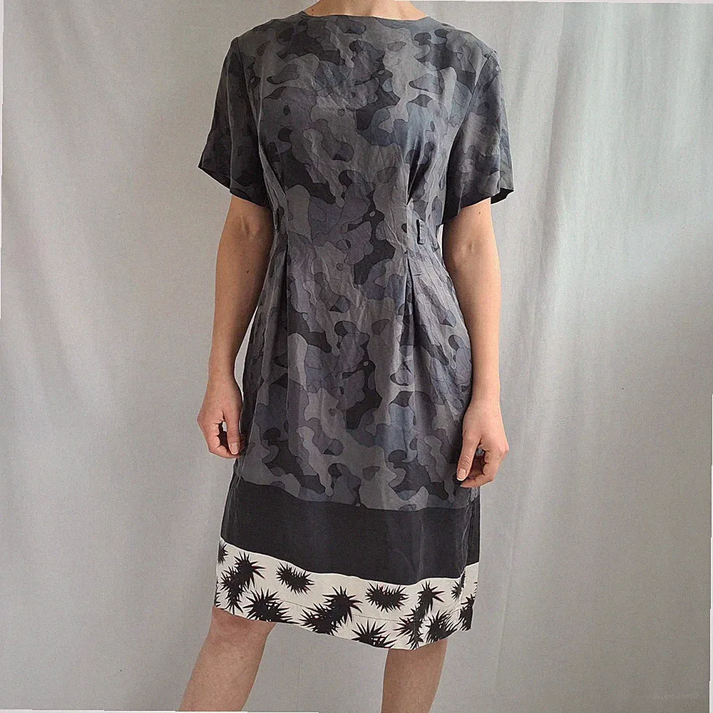 Baum und Pferdgarten 100% Seide Kleid Größe 38 Medium A-Linie Camouflage
