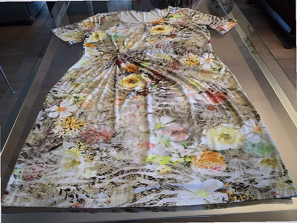 Betty Barclay, schönes Sommerkleid m. floralem Muster u. raff. Knoten, Größe: 46