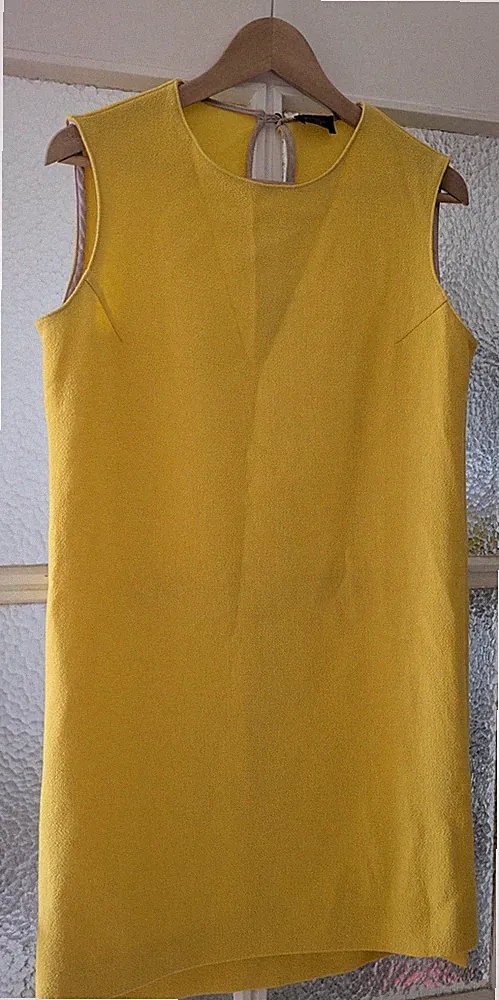 Blanca Luz Etuikleid 100% Wolle Krepp it. 44 dt. 40 sonnengelb