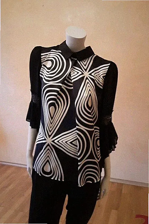 Bluse mit Fledermausärmeln Rinascimento Größe S Neu mit Etikett