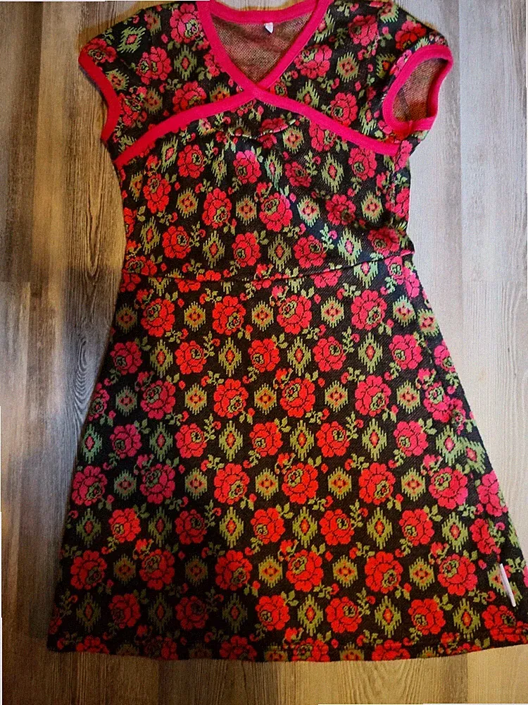 Blutsgeschwister Kleid m Strick Rosen Schwarz Rot Grün Gebraucht Kurzarm Knie
