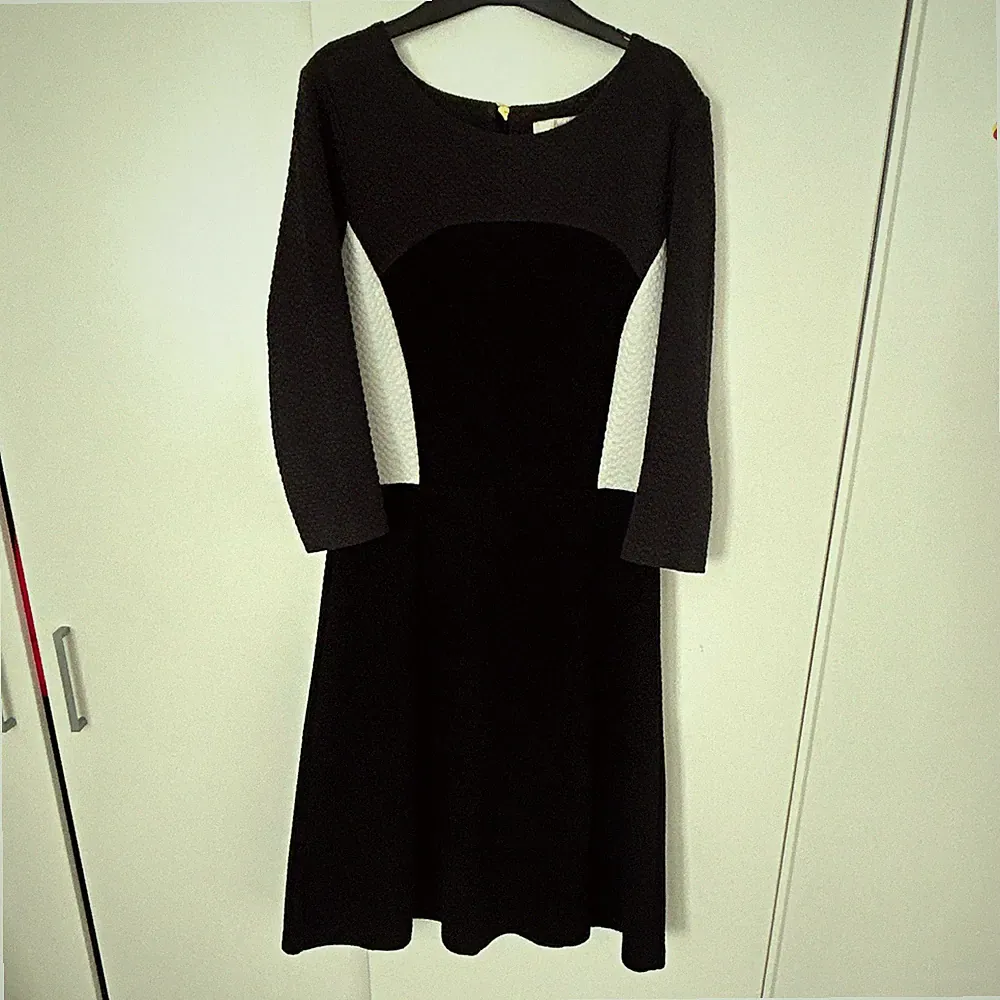 Boden Damen Kleid schwarz/weiß A-Linie knielang strukturiert 3/4 Ärmel, Gr 40