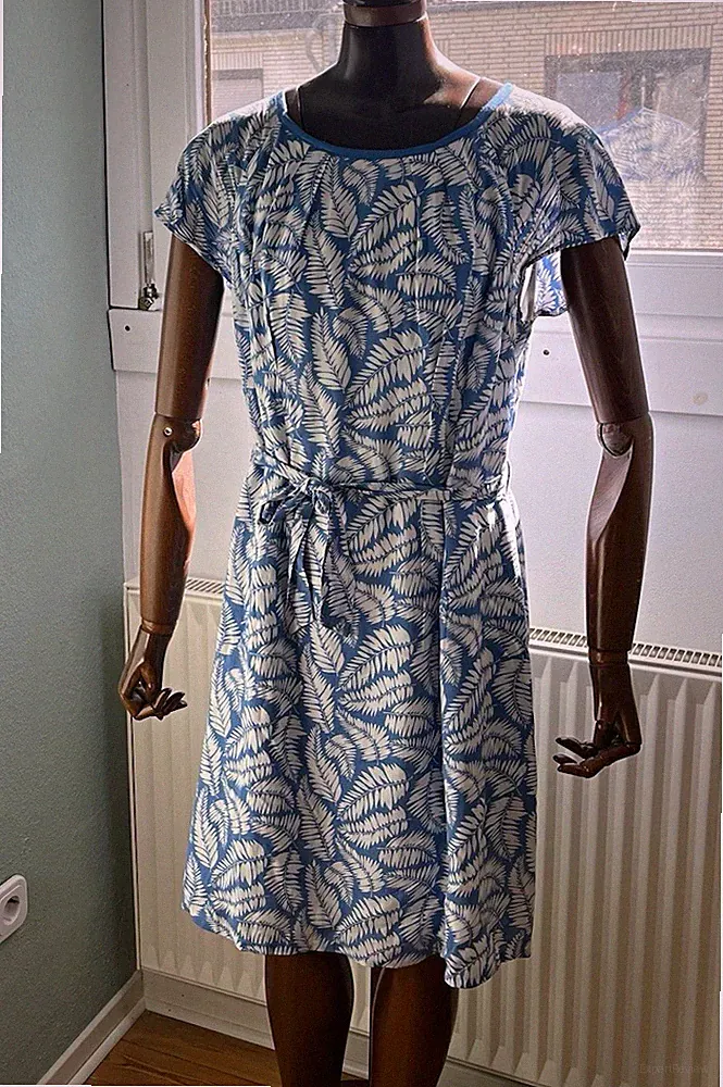 Boden Etui-Kleid blau/weiß Blättermuster Kurzarm Rundhals Gürtel RV