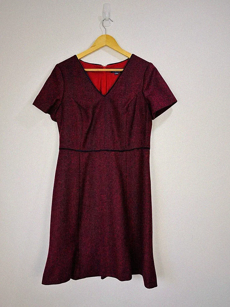 Boden Kleid Damen Größe 12 Rot Marine Wolle V-Ausschnitt Fischgrät Tweed Kurzarm