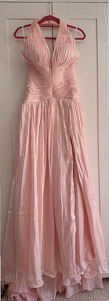 Bodenlanges A-Linien-Ballkleid von Zapaka mit Neckholder und Beinschlitz