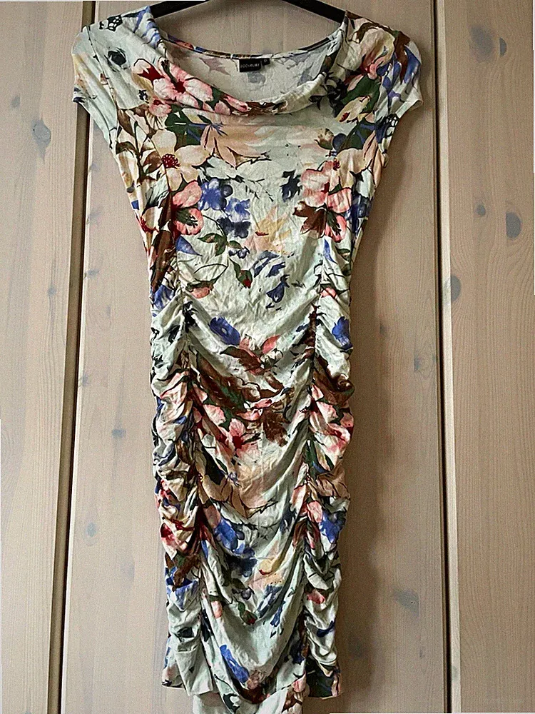Body Flirt Damen Etuikleid Midi mehrfarbig Blumen Rundhals Kurzarm Raffung 32/34