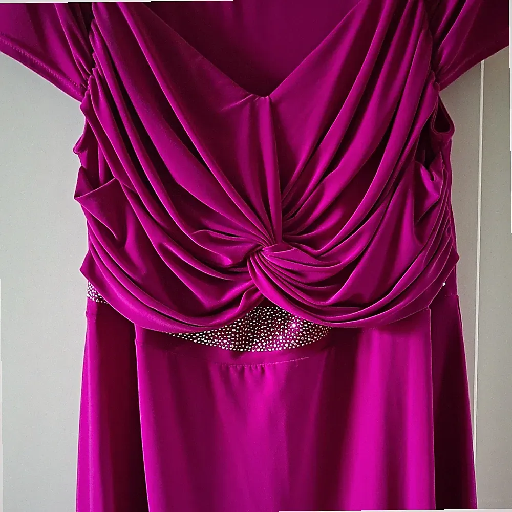 BODYFLIRT Damen Kleid . 40/42 Pink V-Ausschnitt Strass Raffung