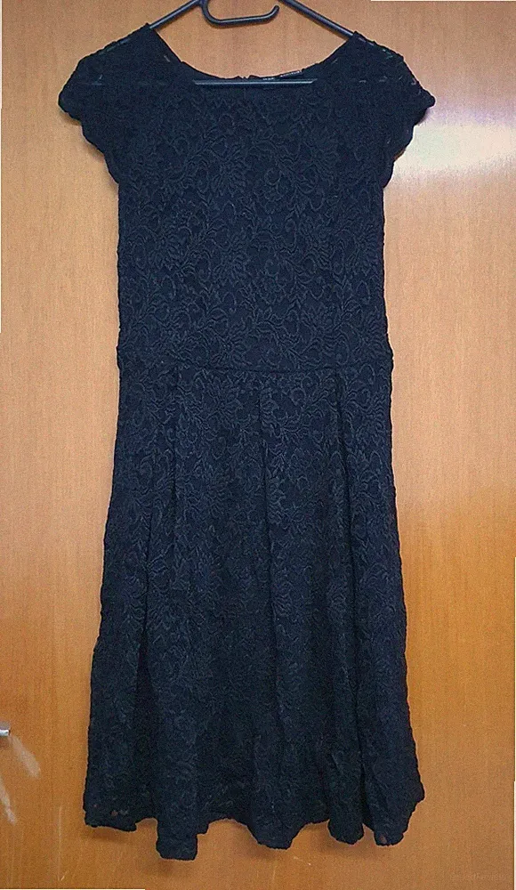 BODYFLIRT Spitzenkleid A-Linie Midi in Schwarz Kurzarm GR. 36/38 NEU A111