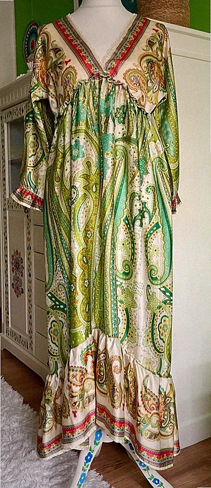 Boho Midikleid – Größe M – fließender Satin-Look – Top Zustand