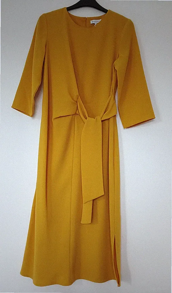 Brandneu ohne Etikett Warehouse sehr elegantes wadenlanges Kleid für besondere Anlässe in Senfdesign, Größe 10