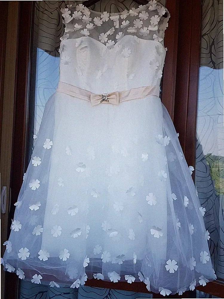 Brautkleid knielang neu ungetragen Italienische Größe 50