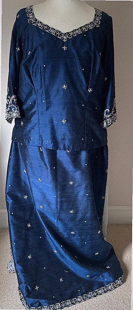 Brautkleid Übergröße blau Rohseide mit silberner Schleppe (3 Teile)