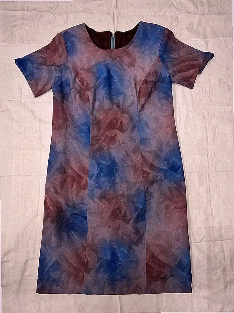 Buntes A-Linien Kleid mit kurzen Ärmeln, Rundhalsausschnitt, Blau/Rot Verlaufsmu