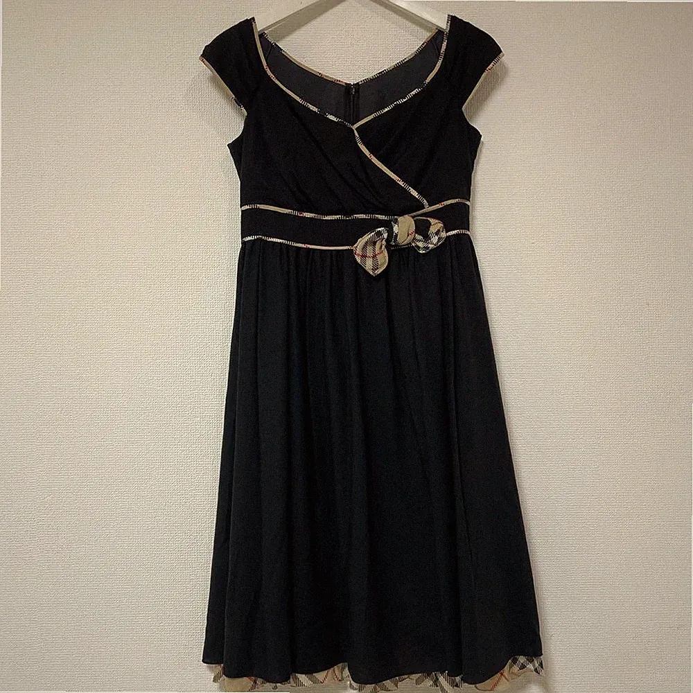 Burberry Blue Label Kleid Nova Check Paspel Rüschen Flare Farbe Schwarz Größe...