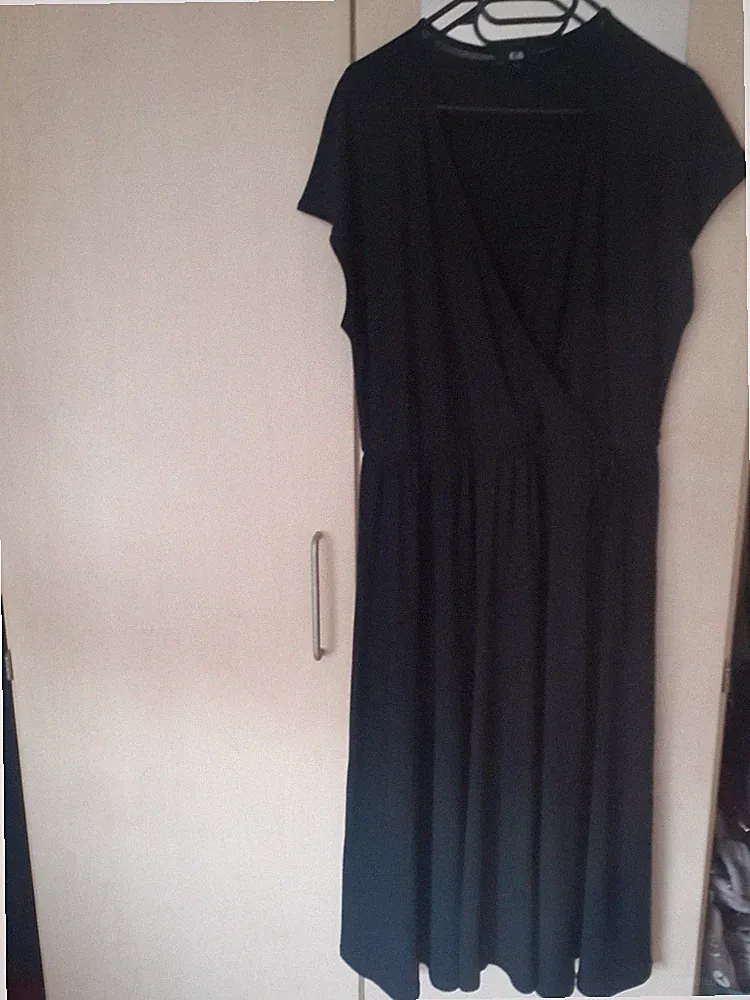 C&A Luftiges Sommerkleid schwarz Gr. L eher 50/52 fällt großzügig aus