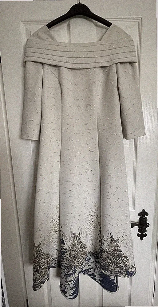 Cassandra Kleid Größe 10 getauchter Saum Mutter Braut Bräutigam Hochzeitsgast silber marine