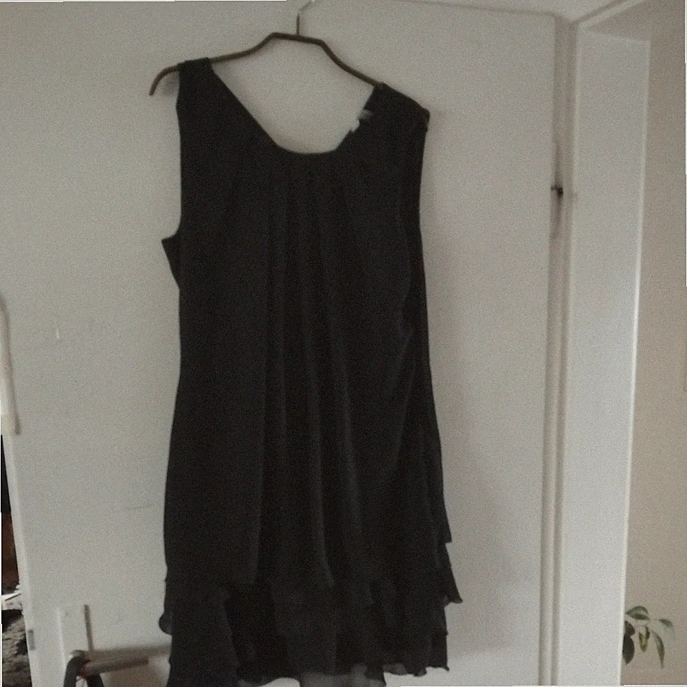 Chiffon Kleid schwarz Gr 44 mit Voulant von Ashley brooke nu 2x Getragen