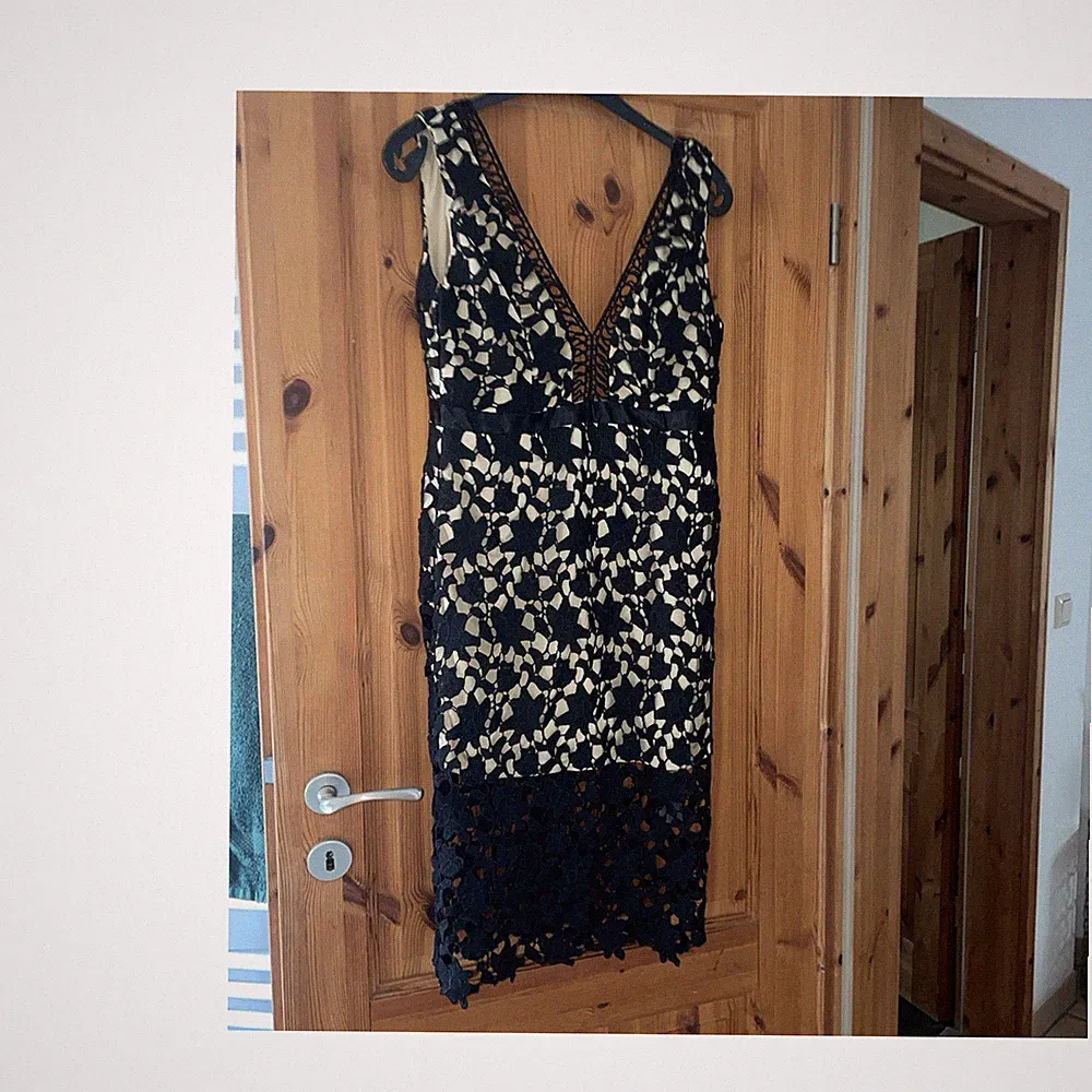choice Damen Etuikleid Spitze Schwarz/Beige V-Ausschnitt Ärmellos Knie S RV