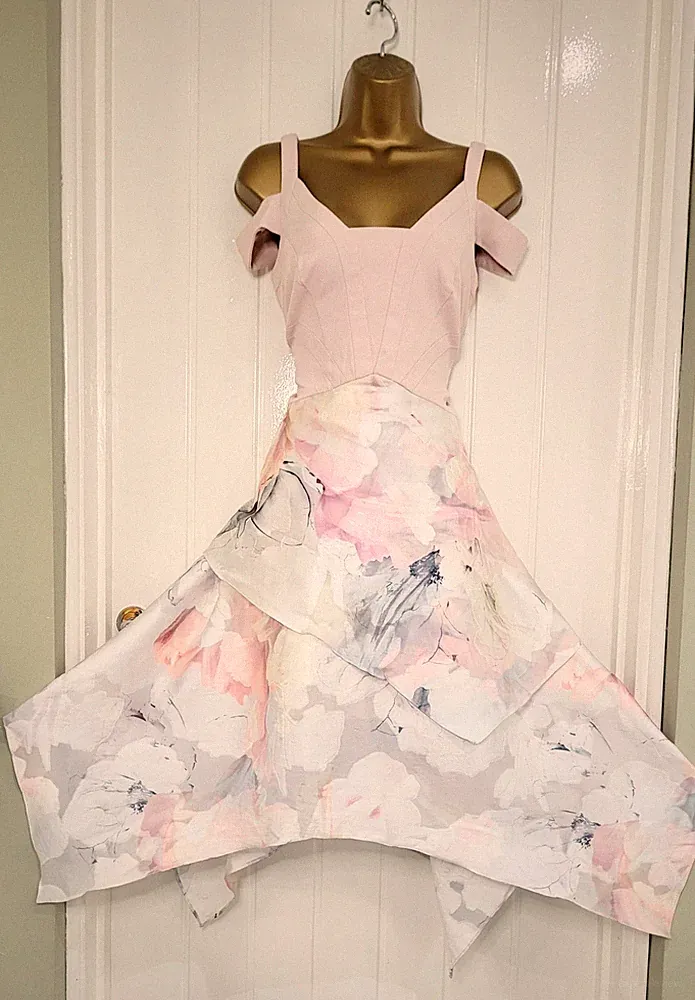 Coast Gr. 10 kurz rosa creme Blumen Stufen Rennen Hochzeit Gast Anlass Kleid