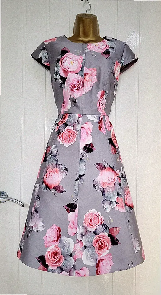 Coast Gr. UK 10 grau rosa Blumenmuster Fit & Flare Hochzeit Gast Rennen Kleid Anlass
