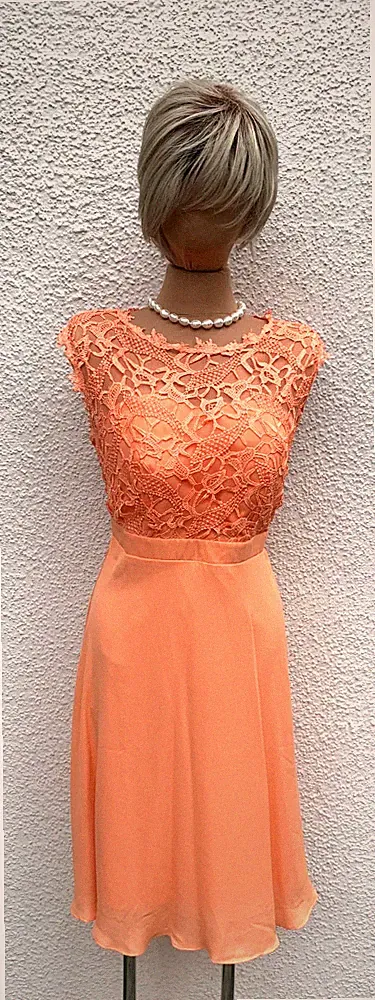 COCKTAIL Spitzen Cut Out Sommer Kleid A-Linie Smoke Einsatz Lachs orange Gr. 44