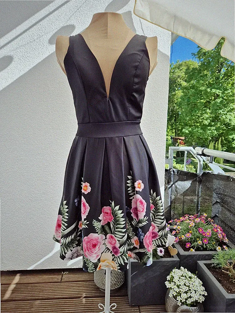 Cocktailkleid Blumenmuster Tiefer V Ausschnitt BH Pads Tailliert A Linie Onesize