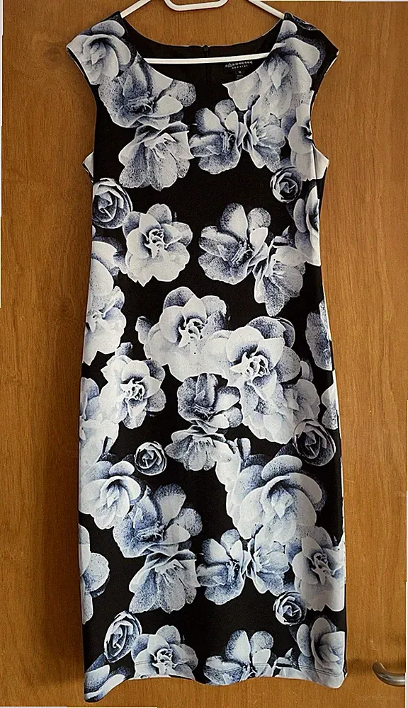 Connected Apparel Damen Etuikleid Blumen Schwarz/Weiß/Blau ärmellos Gr. 10 knie