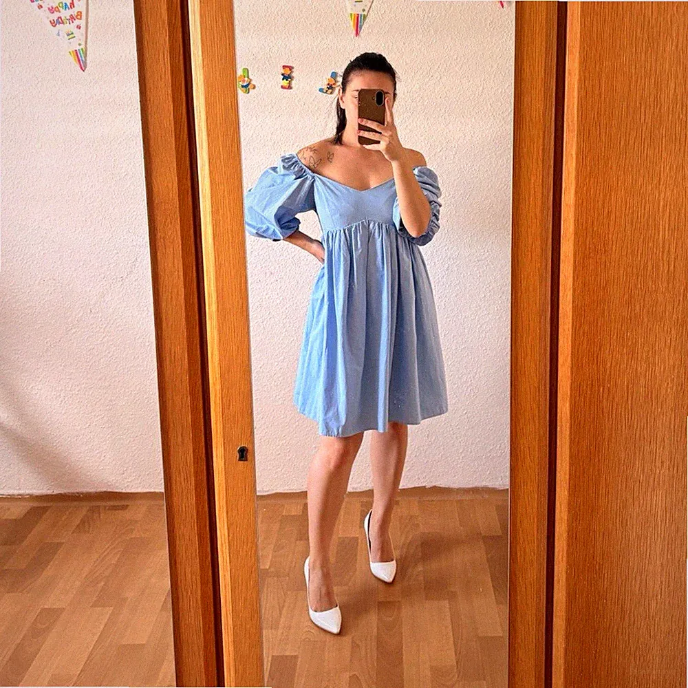Damen A-Linien Kleid blau S/M kurz schulterfrei Puffärmel 3/4 unifarben