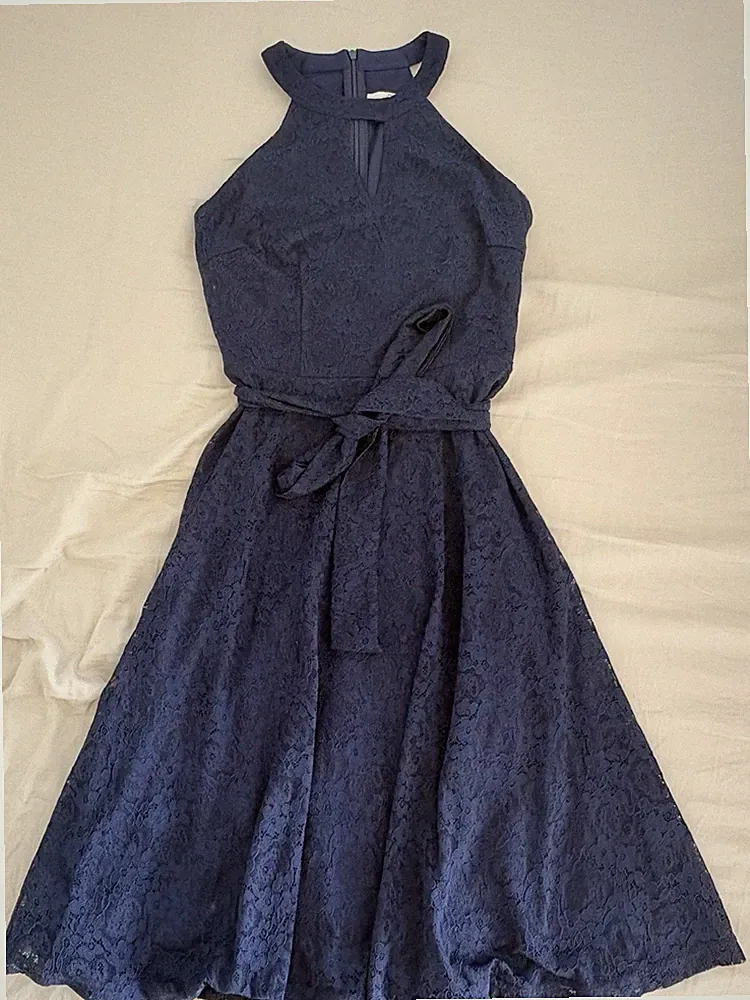 Damen A-Linien-Kleid dunkelblau Spitze Midi ärmellos Neckholder Gürtel S