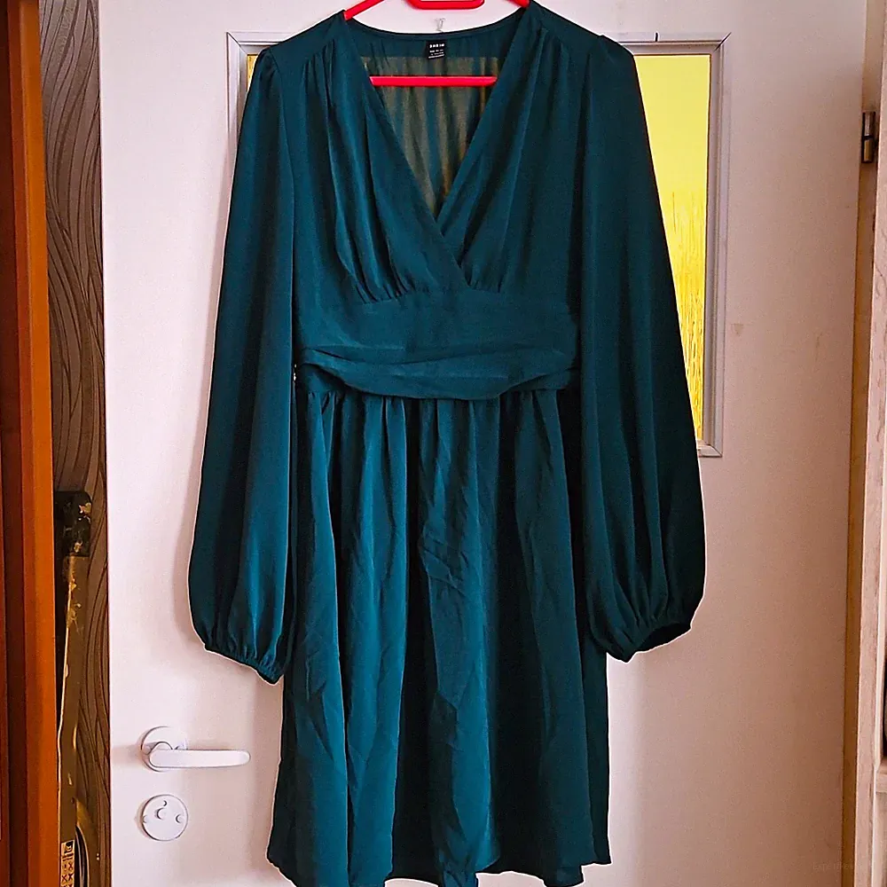 Damen A-Linien-Kleid kurz grün unifarben V-Ausschnitt Langarm Gr. L
