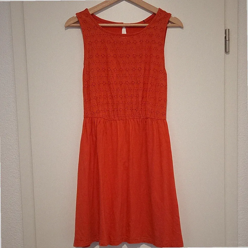 Damen A-Linien-Kleid Rot kurz Gr. S ärmellos Rundhals Spitze Taillenband
