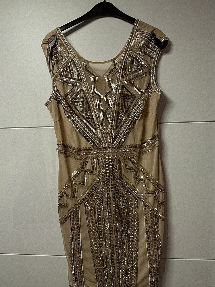 Damen Etuikleid Beige/Gold Pailletten Perlen Rundhals ärmellos Gr. 42 knielang