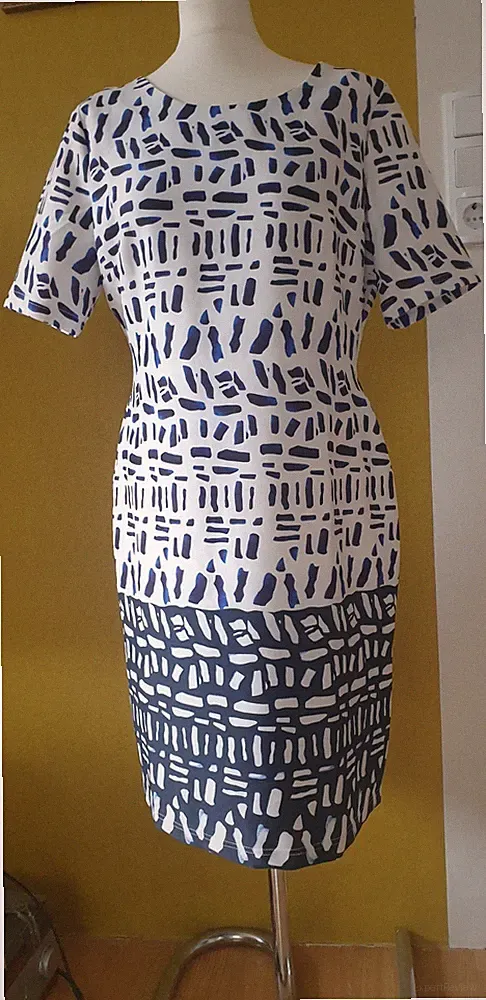 Damen Etuikleid Mod. Alba Moda Gr. 40 in Weiß mit blauem Grafikmuster