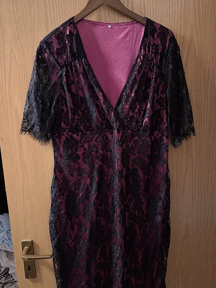 Damen Etuikleid Spitze Blumen Schwarz/Pink Gr. 48 knielang Halbarm V-Ausschnitt