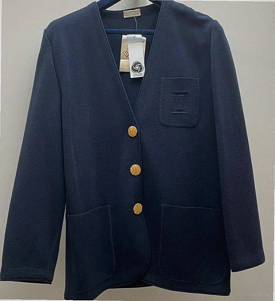 Damen Jacke aus Wollmischung. Klassische Linie für Übergrößen geeignet. Devernois.