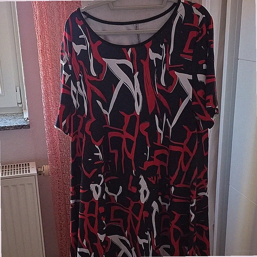 Damen Kleid 3XL Übergröße A-Linie Kurzarm Rundhals abstrakt Polyester 95cm