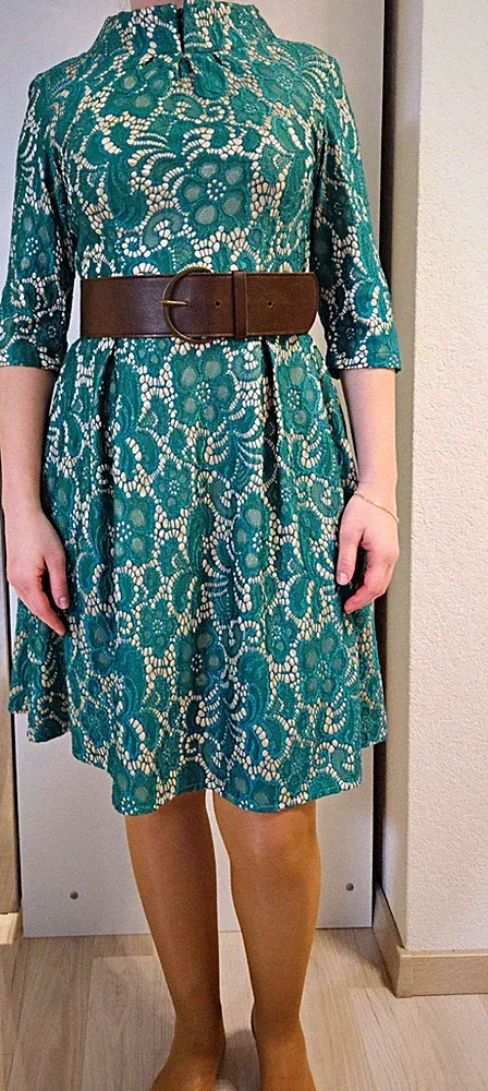 Damen Kleid A-Linie Spitzenkleid. S 3/4 Ärmel Blumenmuster grün/beige knielang