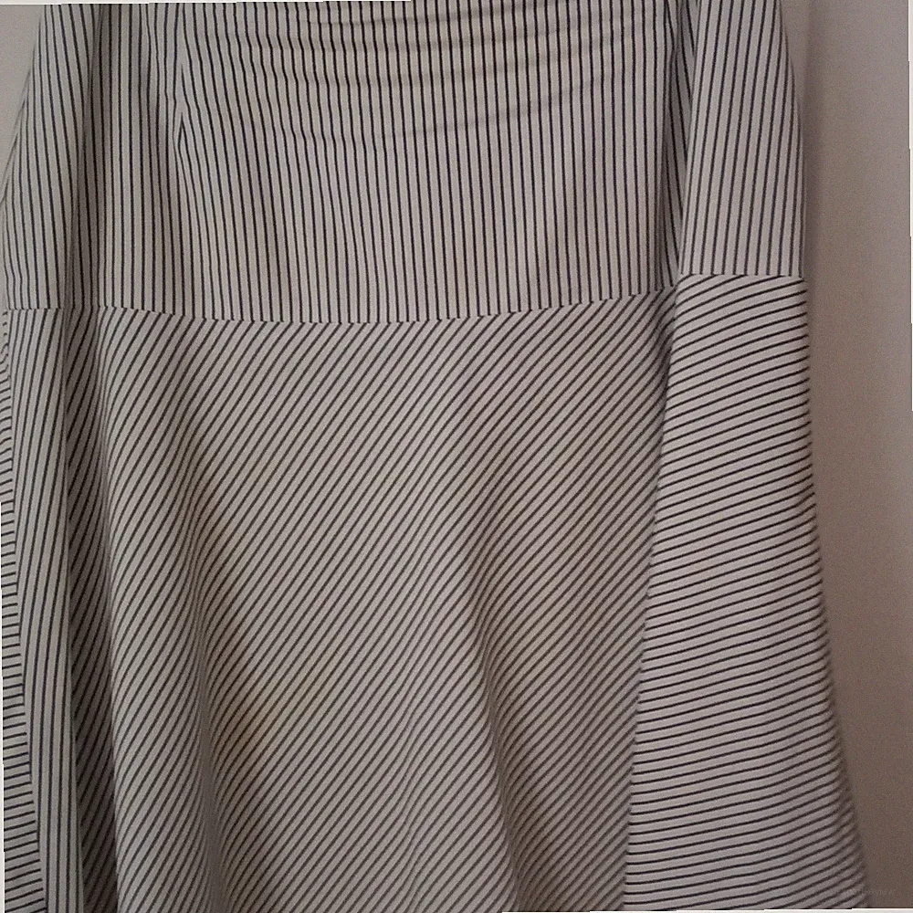 Damen Kleid Gr. 40 Weiß/Schwarz gestreift A-Linie Rock Langarm